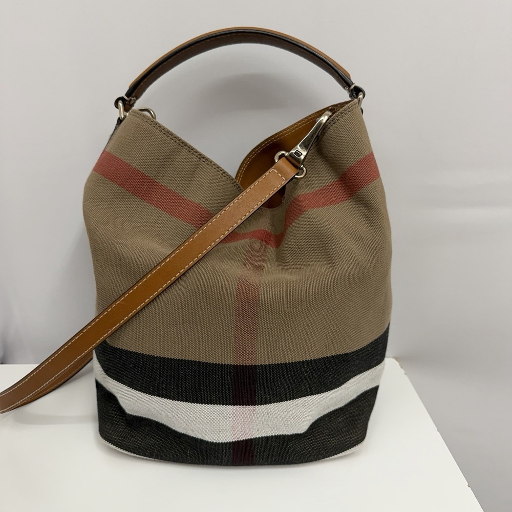 Burberry Medium Bucket Susanna Bag Purse Inner Pouch $695.00 Receipt Sleeper Bag - Picture 3 of 16